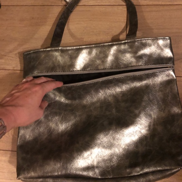 Silver Faux Leather Tote . Excellent Quality. - Picture 5 of 8